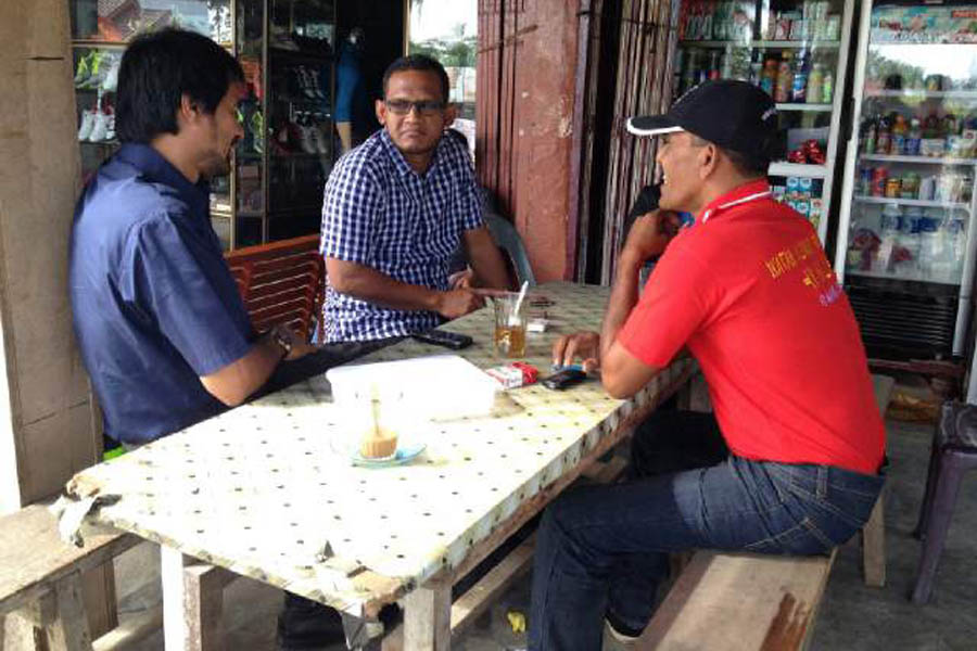 Mualem dan Bupati Aceh Timur, Rocky, saat sedang ngopi pagi